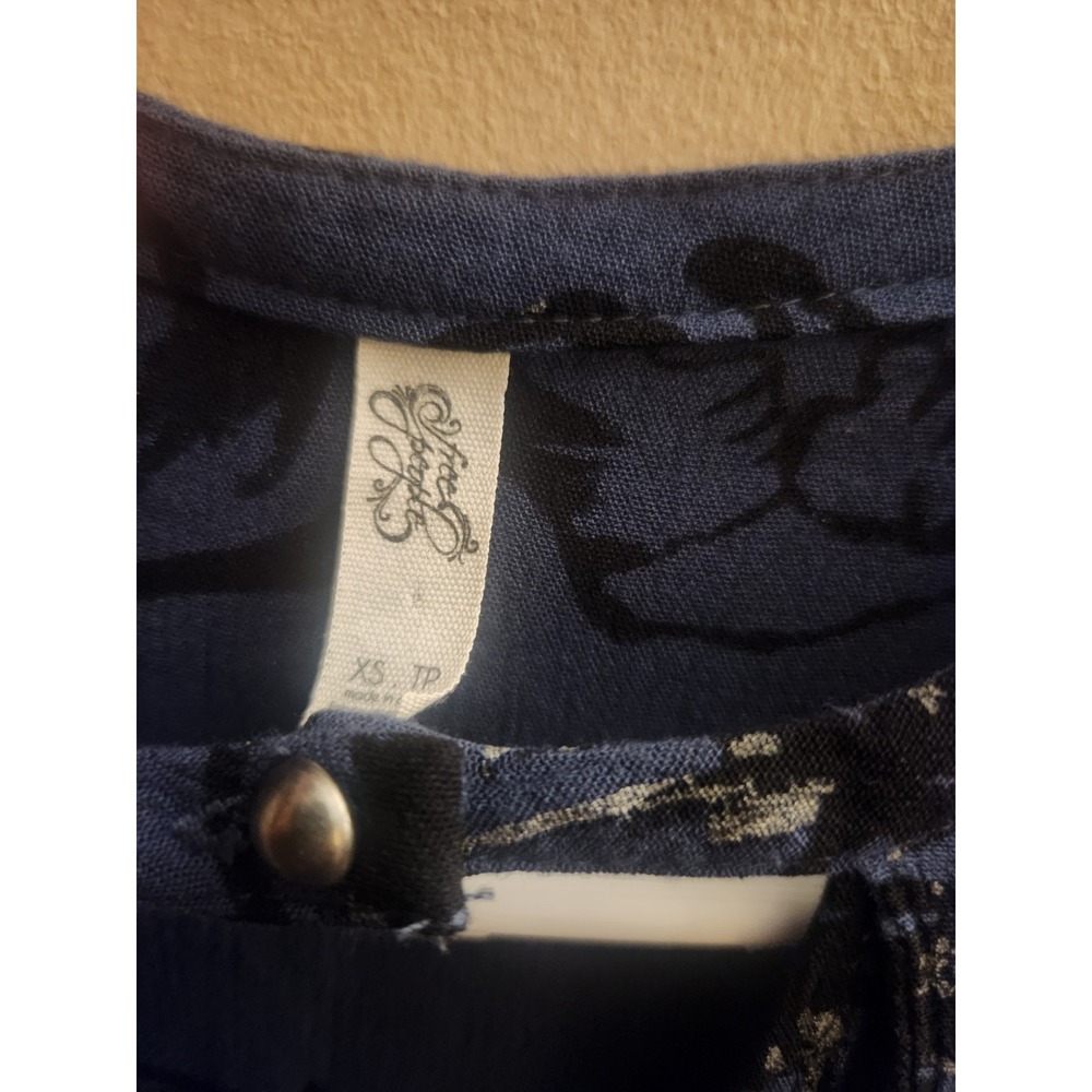 Free People Tunic Long Sleeve Swing Floral Hi Low Curved Hem Oversized Shirt XS - Picture 3 of 5